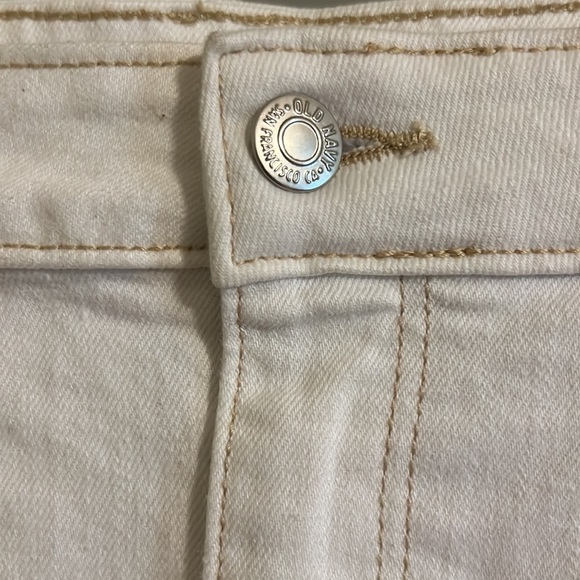 Old Navy denim jean mini skirt for women with a raw hemline. Size 12 - Picture 3 of 6